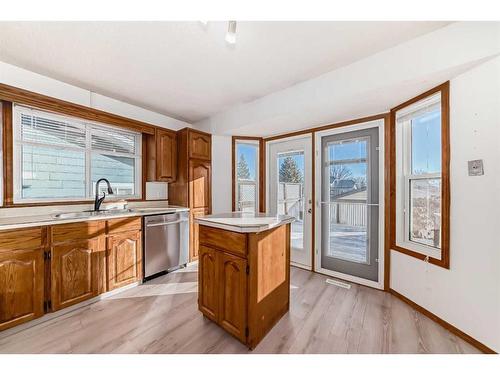 1010 13 Street Se, High River, AB - Indoor Photo Showing Kitchen