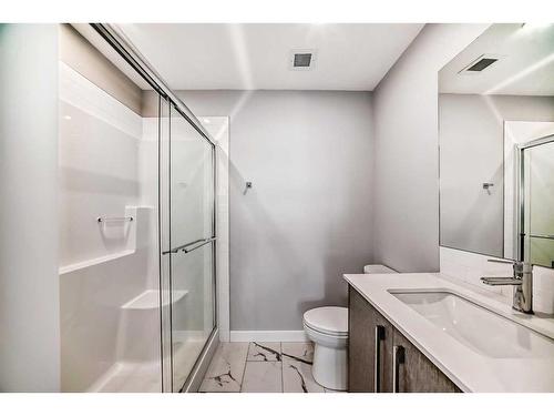 2518-395 Skyview Parkway, Calgary, AB - Indoor Photo Showing Bathroom