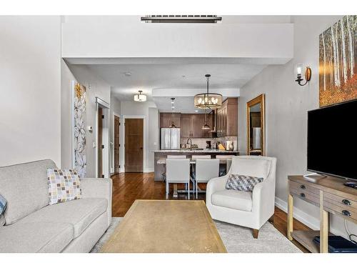 401-901 Mountain Street, Canmore, AB - Indoor Photo Showing Living Room