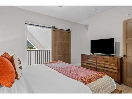 401-901 Mountain Street, Canmore, AB - Indoor Photo Showing Bedroom