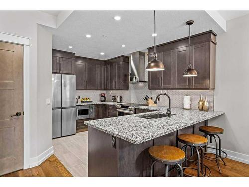 401-901 Mountain Street, Canmore, AB - Indoor Photo Showing Kitchen With Upgraded Kitchen