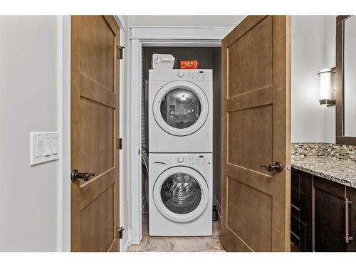 401-901 Mountain Street, Canmore, AB - Indoor Photo Showing Laundry Room