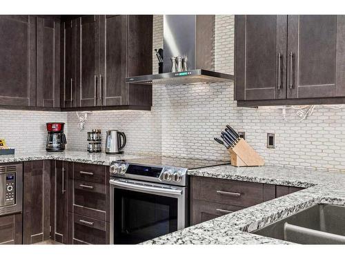 401-901 Mountain Street, Canmore, AB - Indoor Photo Showing Kitchen With Upgraded Kitchen