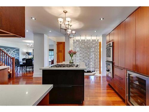 239 37 Avenue Sw, Calgary, AB - Indoor Photo Showing Kitchen