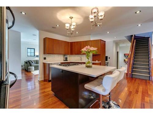 239 37 Avenue Sw, Calgary, AB - Indoor Photo Showing Kitchen