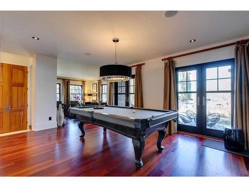 239 37 Avenue Sw, Calgary, AB - Indoor Photo Showing Living Room