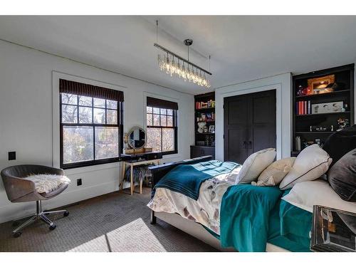 239 37 Avenue Sw, Calgary, AB - Indoor Photo Showing Bedroom