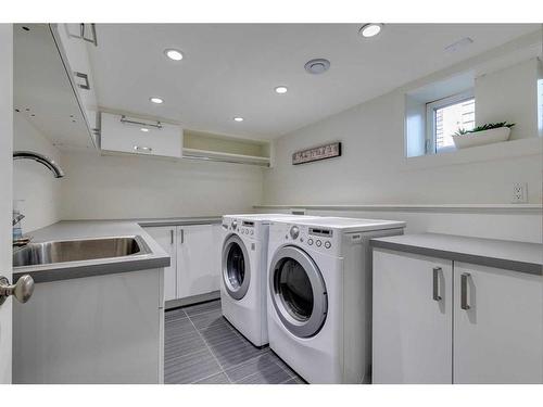 239 37 Avenue Sw, Calgary, AB - Indoor Photo Showing Laundry Room