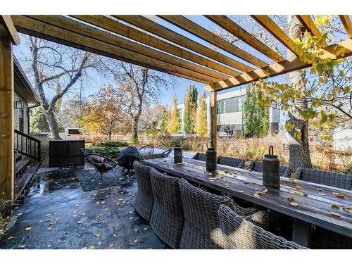 239 37 Avenue Sw, Calgary, AB - Outdoor