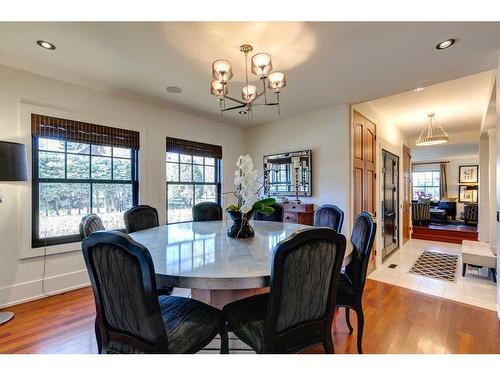 239 37 Avenue Sw, Calgary, AB - Indoor Photo Showing Living Room