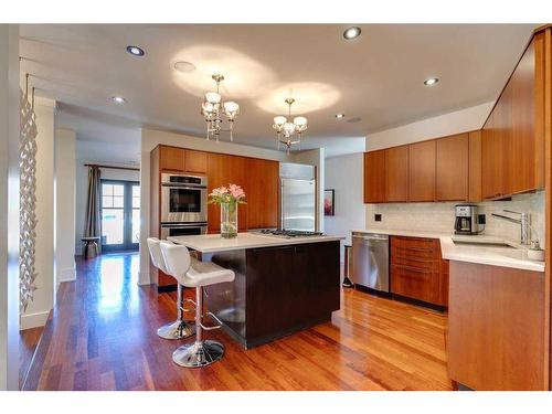 239 37 Avenue Sw, Calgary, AB - Indoor Photo Showing Kitchen