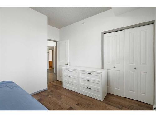 802-1053 10 Street Sw, Calgary, AB - Indoor Photo Showing Bedroom