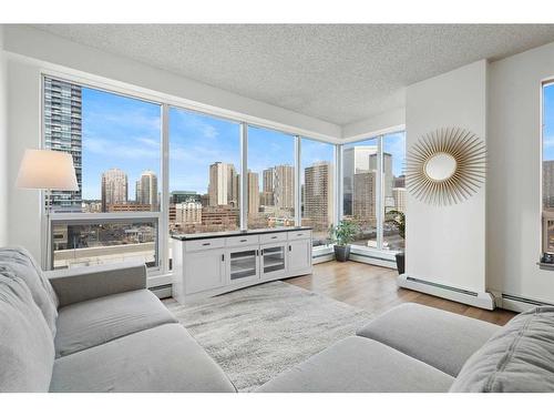 802-1053 10 Street Sw, Calgary, AB - Indoor Photo Showing Living Room