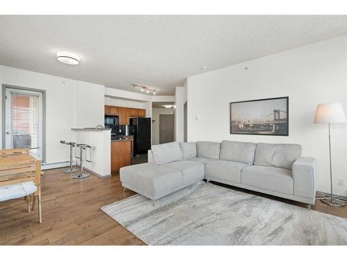 802-1053 10 Street Sw, Calgary, AB - Indoor Photo Showing Living Room