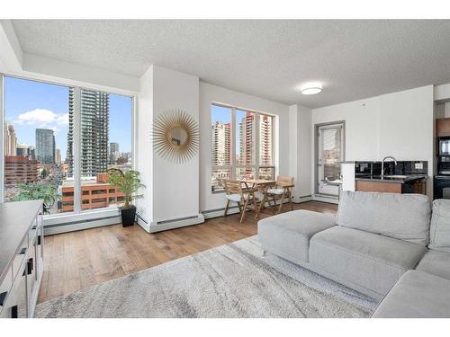 802-1053 10 Street Sw, Calgary, AB - Indoor Photo Showing Living Room