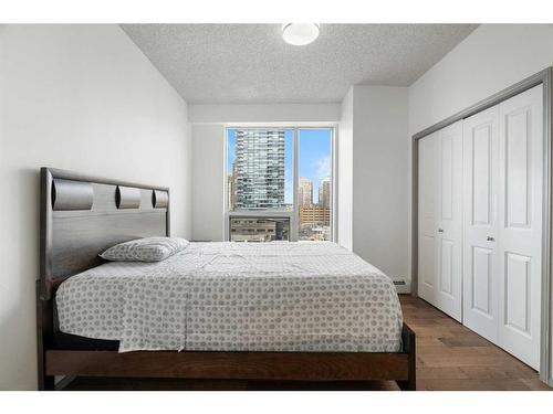 802-1053 10 Street Sw, Calgary, AB - Indoor Photo Showing Bedroom