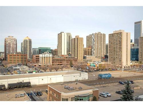 802-1053 10 Street Sw, Calgary, AB - Outdoor