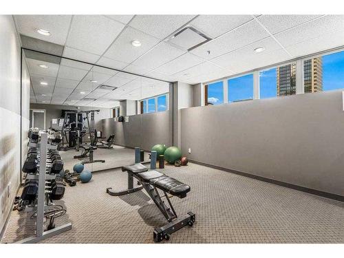 802-1053 10 Street Sw, Calgary, AB - Indoor Photo Showing Gym Room