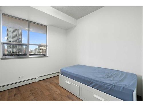 802-1053 10 Street Sw, Calgary, AB - Indoor Photo Showing Bedroom