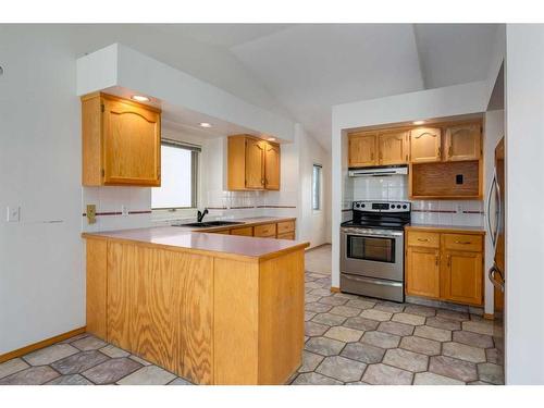 220 Hawksbrow Drive, Calgary, AB - Indoor Photo Showing Kitchen