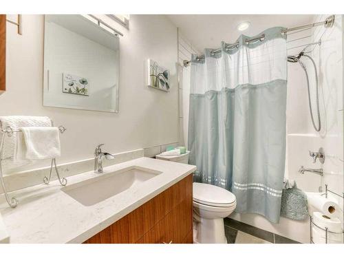 176 Cove Crescent, Chestermere, AB - Indoor Photo Showing Bathroom