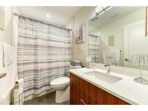 176 Cove Crescent, Chestermere, AB - Indoor Photo Showing Bathroom