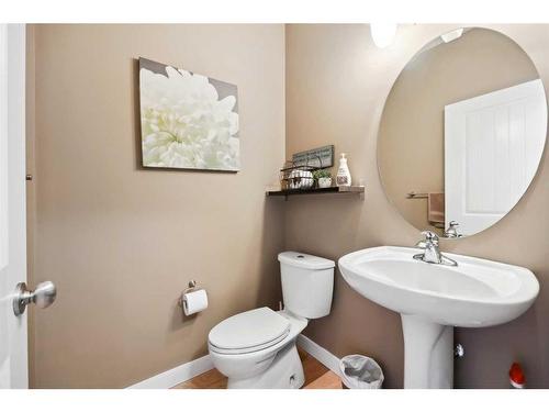 346 Fireside Place, Cochrane, AB - Indoor Photo Showing Bathroom