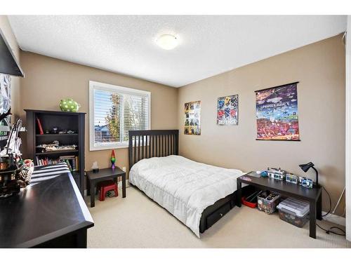 346 Fireside Place, Cochrane, AB - Indoor Photo Showing Bedroom