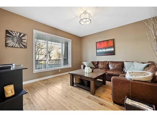 346 Fireside Place, Cochrane, AB - Indoor Photo Showing Living Room