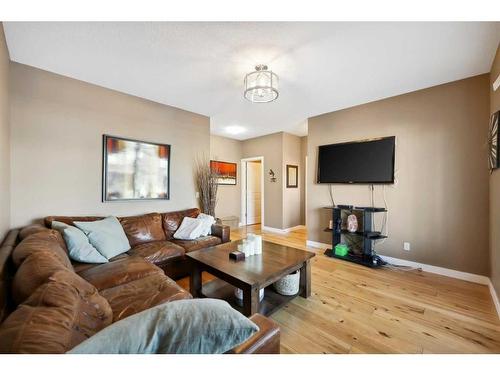 346 Fireside Place, Cochrane, AB - Indoor Photo Showing Living Room