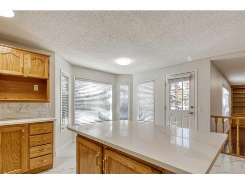 215 Hawkstone Close Nw, Calgary, AB - Indoor Photo Showing Kitchen