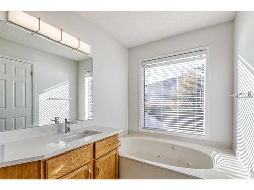 215 Hawkstone Close Nw, Calgary, AB - Indoor Photo Showing Bathroom