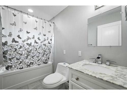 100 Ranch Estates Drive Nw, Calgary, AB - Indoor Photo Showing Bathroom