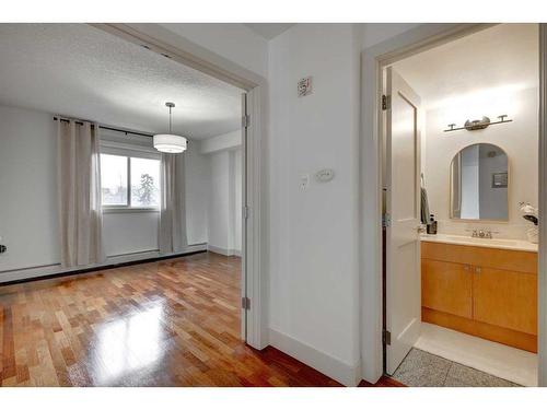 303-1420 Memorial Drive Nw, Calgary, AB - Indoor