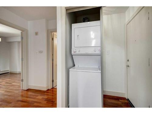 303-1420 Memorial Drive Nw, Calgary, AB - Indoor Photo Showing Laundry Room