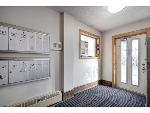 303-1420 Memorial Drive Nw, Calgary, AB - Indoor Photo Showing Other Room