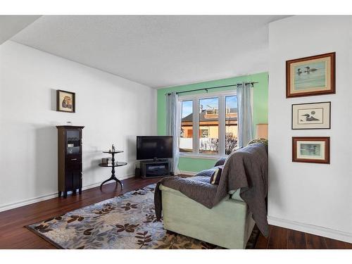 12 Falconer Terrace Ne, Calgary, AB - Indoor Photo Showing Living Room