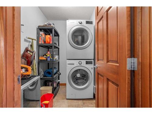 202-150 Crossbow Place, Canmore, AB - Indoor Photo Showing Laundry Room