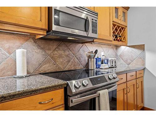 202-150 Crossbow Place, Canmore, AB - Indoor Photo Showing Kitchen