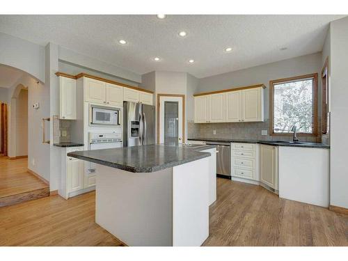 218 Mt Cascade Place Se, Calgary, AB - Indoor Photo Showing Kitchen With Upgraded Kitchen