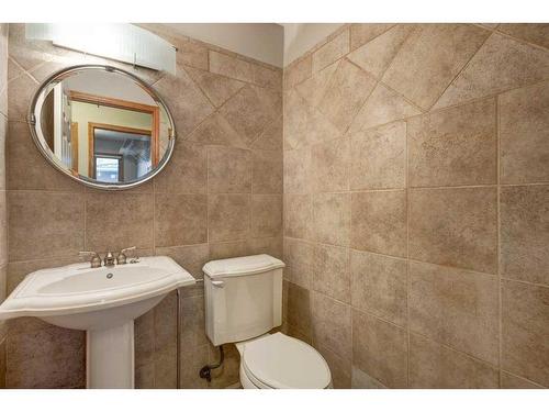 218 Mt Cascade Place Se, Calgary, AB - Indoor Photo Showing Bathroom