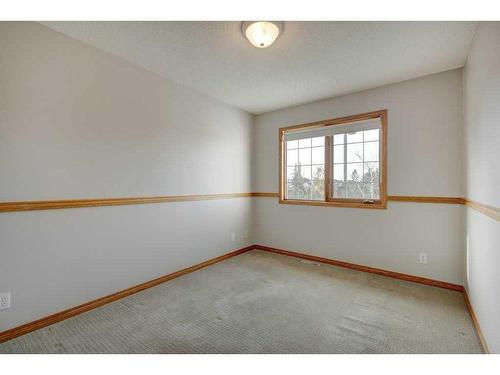 218 Mt Cascade Place Se, Calgary, AB - Indoor Photo Showing Other Room