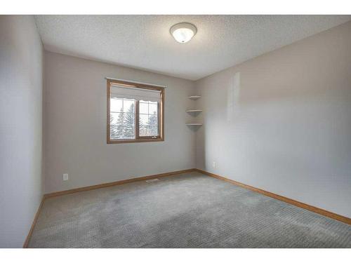 218 Mt Cascade Place Se, Calgary, AB - Indoor Photo Showing Other Room