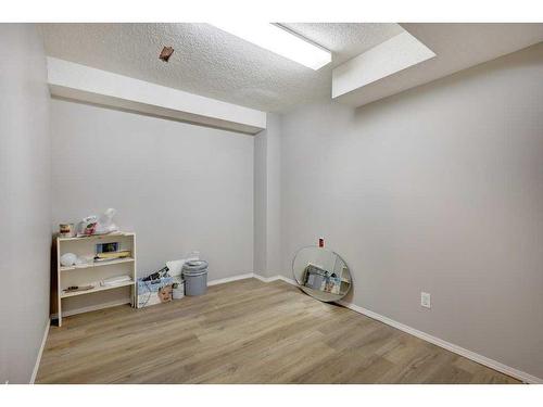 218 Mt Cascade Place Se, Calgary, AB - Indoor Photo Showing Other Room