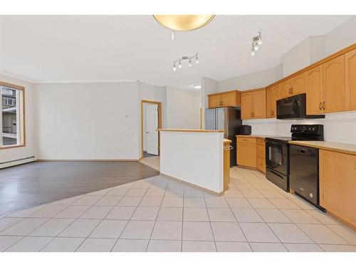 101-108 Edgeridge Terrace Nw, Calgary, AB - Indoor Photo Showing Kitchen