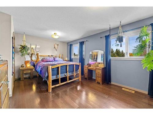 5309 Silverthorn Road, Olds, AB - Indoor Photo Showing Bedroom