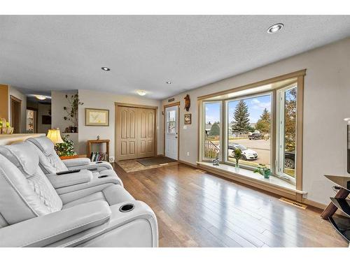 5309 Silverthorn Road, Olds, AB - Indoor Photo Showing Living Room