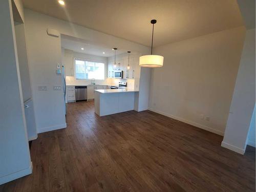 117 Dawson Circle, Chestermere, AB - Indoor Photo Showing Kitchen