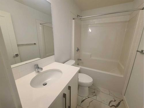 117 Dawson Circle, Chestermere, AB - Indoor Photo Showing Bathroom