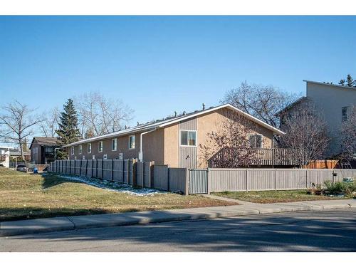 7-4312 75 Street Nw, Calgary, AB - Outdoor